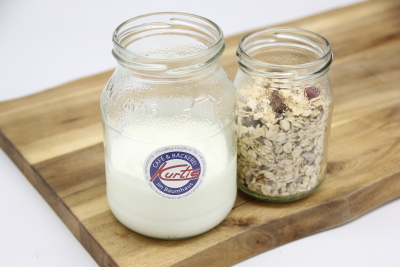 Joghurt mit Müsli